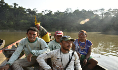 A cooperação entre os povos Paumari e Deni acontece desde a primeira pesca de pirarucu feita pelos Deni, em 2016. Adriano Gambarini/OPAN