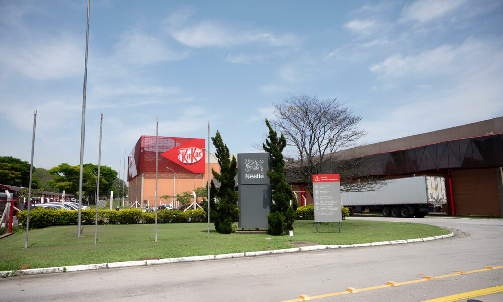 Fachada da fábrica da Nestlé em Caçapava, SP