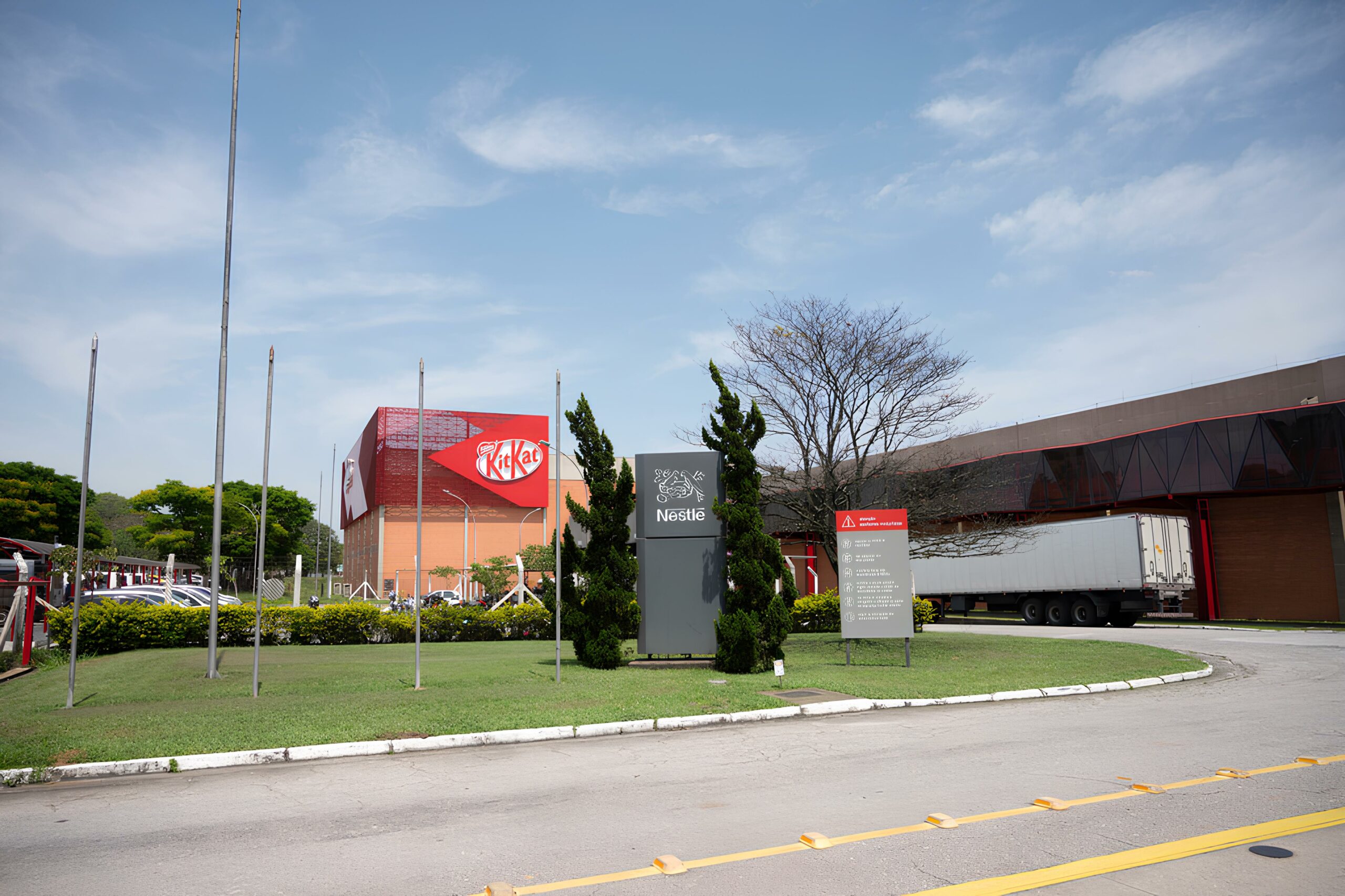 Fachada da fábrica da Nestlé em Caçapava, SP