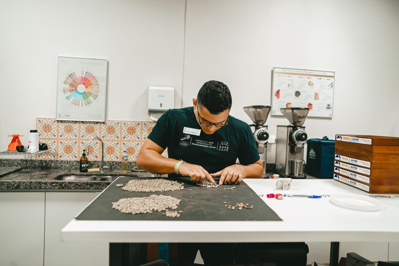 FÁBRICA DE TORRADORES ATILLA COMEMORA DIA NACIONAL DO CAFÉ COM CURSO GRATUITO DE CLASSIFICAÇÃO E DEGUSTAÇÃO