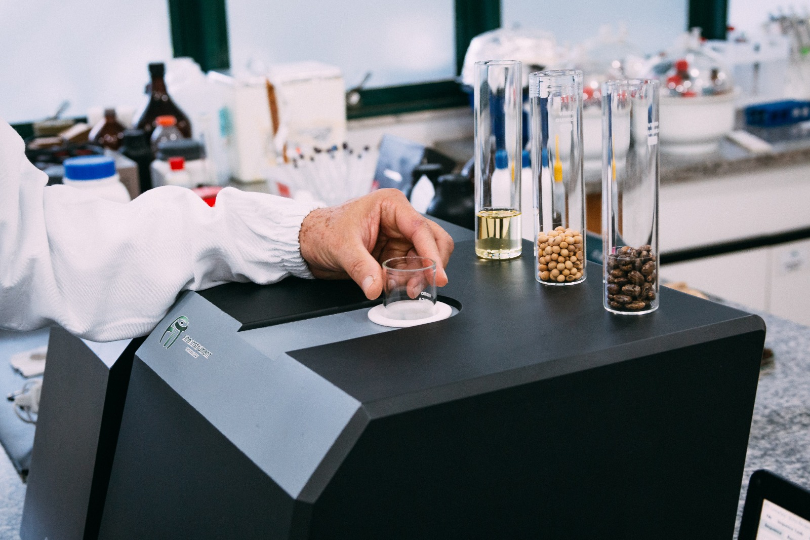 Equipamento de ressonância magnética desenvolvido por startup brasileira identifica teor de óleo da macaúba de forma sustentável